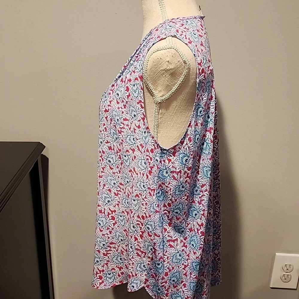 LOFT Floral V-Neck Sleeveless Blouse Size Large PTP 23in. Length 25/28 In - Picture 4 of 7